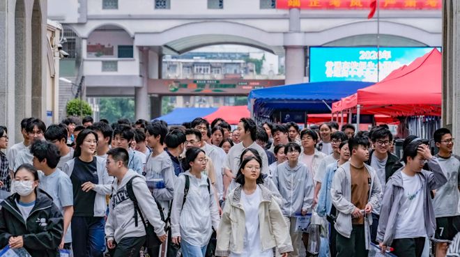 中国男篮险胜荷兰,杨瀚森回归状态平平,高诗岩扮演板凳奇兵