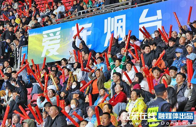 22岁小伙篮球赛中倒地后离世，父亲在直播中目睹，队友烧掉球衣球鞋称不再打球