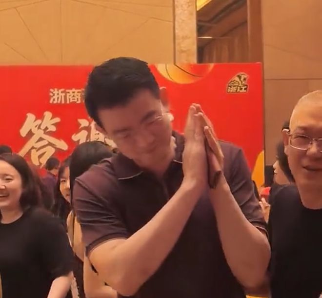 皇马球星维尼修斯被西甲禁赛4场,将缺席对阵巴萨;维尼修斯解释获得红牌原因:一场意外的纠缠!