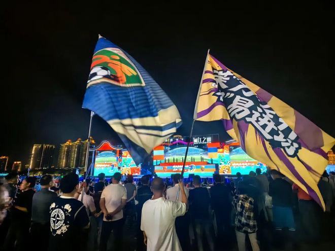 尤文23岁前锋滑倒3次被换下！当众向教练发火 怒砸座椅后直接离场