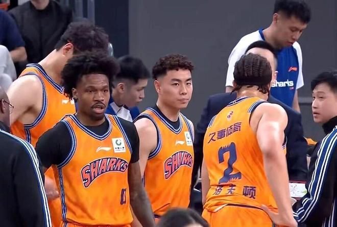 38岁刘亦菲抱小狗亮相七夕!整个娱乐圈都安静了,只知道她颜值高,却不知她还有一个好习惯