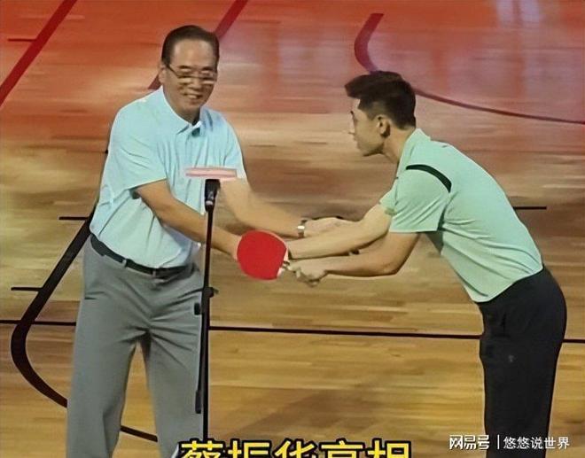 赴韩留学生后续曝光，郑某文文纠葛不是秘密，有人第一时间怀疑他
