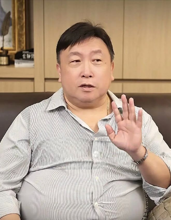 亚朵内部称谓引发争议，网友称官瘾有点大，公司上半年猛赚10个亿