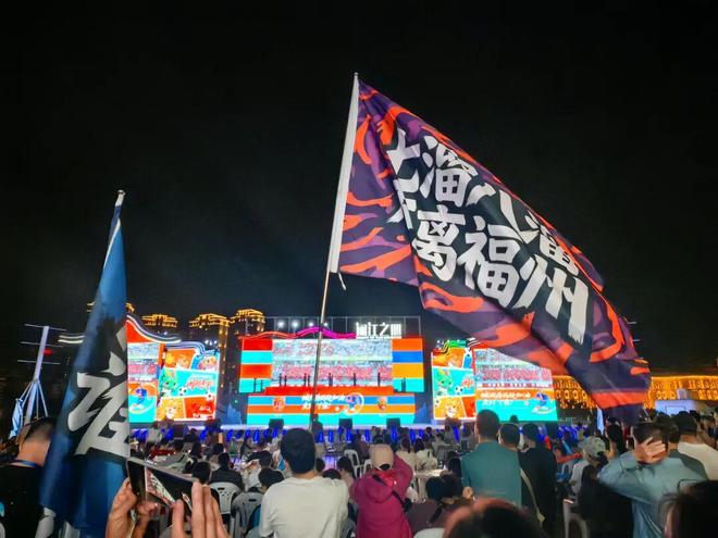 尤文23岁前锋滑倒3次被换下！当众向教练发火 怒砸座椅后直接离场