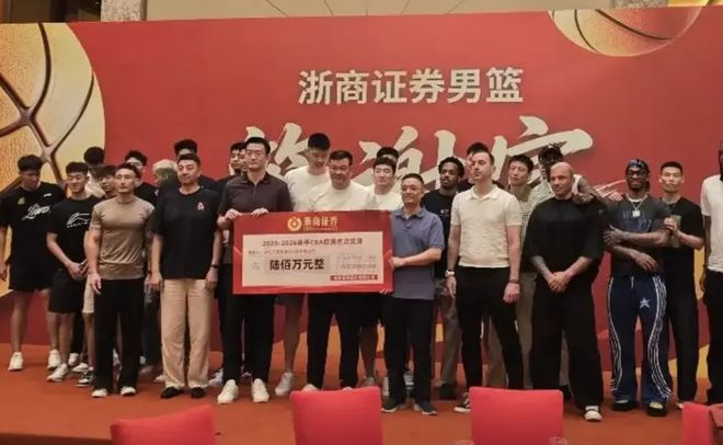 皇马球星维尼修斯被西甲禁赛4场,将缺席对阵巴萨;维尼修斯解释获得红牌原因:一场意外的纠缠!