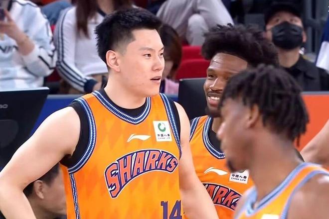 38岁刘亦菲抱小狗亮相七夕!整个娱乐圈都安静了,只知道她颜值高,却不知她还有一个好习惯