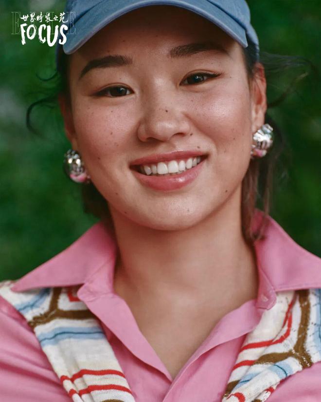 梅西多年前曾晒海报，正是马拉多纳在1986年英阿大战中的照片