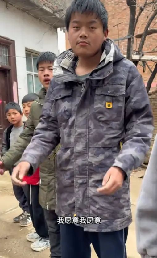 季后赛场均5.6分！上海下赛季想卫冕，这个36岁老将不能放走