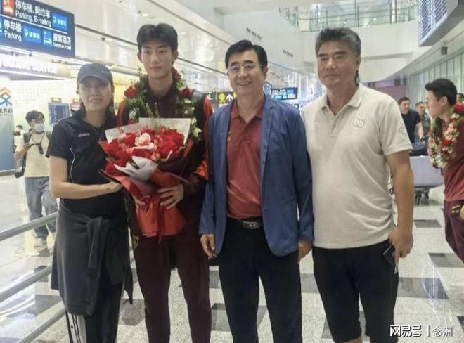 魏莹案再反转：榜一大哥撤回谅解书，反被控敲诈！双向隐瞒下，2500万打赏谁才是受害者？