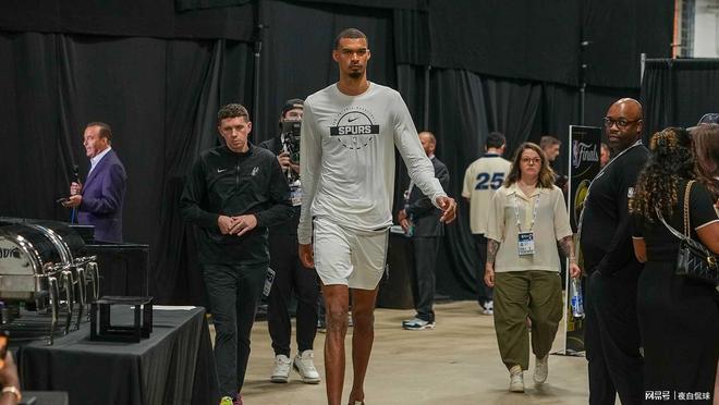 保底NBA二轮被选中？广东小将打成大腿，男篮未来最强双能卫！
