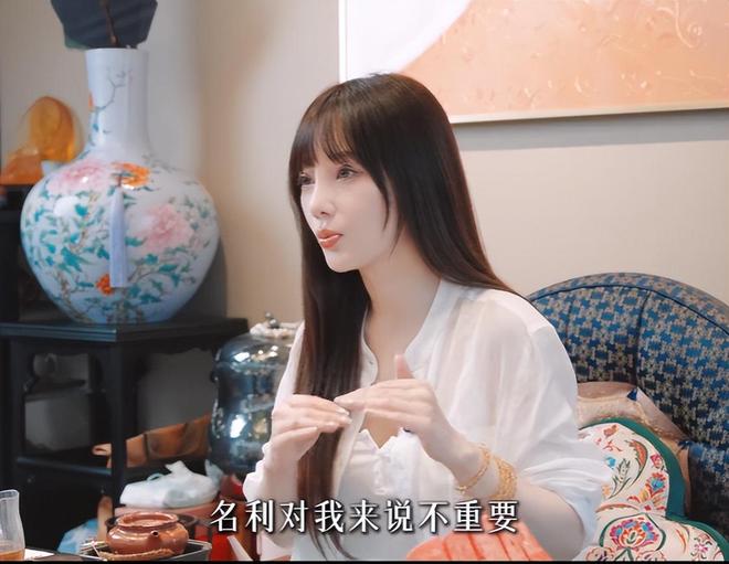 巴萨血亏！诺坎普天才惨遭凶狠飞铲！开场 10 分钟担架抬离
