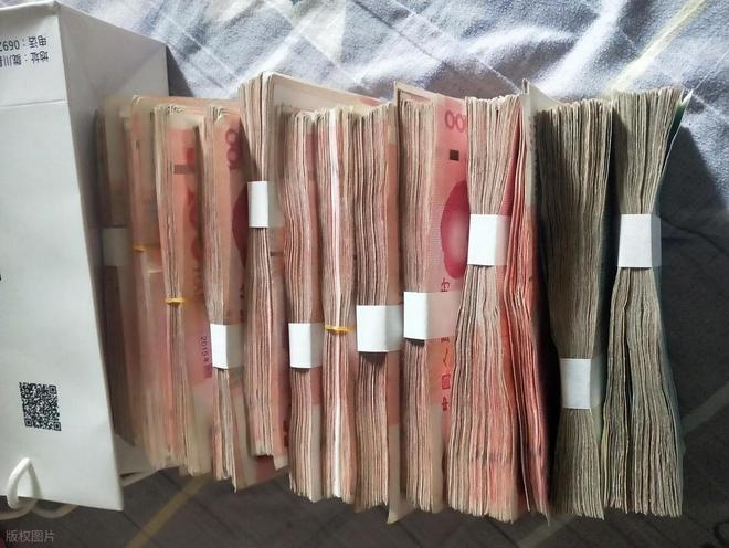 文班亚马垫脚躲过吹罚！布伦森脚踝90度反关节 美媒：明显的犯规