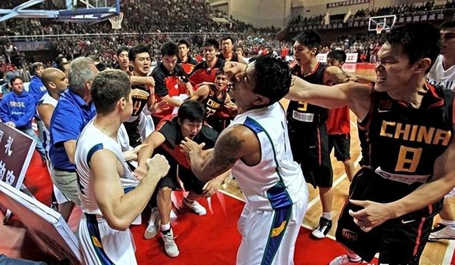 38岁刘亦菲抱小狗亮相七夕!整个娱乐圈都安静了,只知道她颜值高,却不知她还有一个好习惯