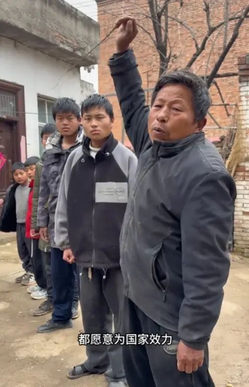 季后赛场均5.6分！上海下赛季想卫冕，这个36岁老将不能放走