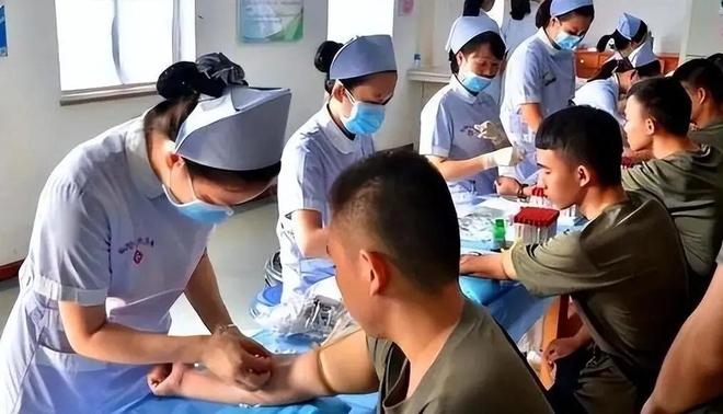 57岁许晴素颜照流出，没了精修和滤镜，这才是普通人该有的样子
