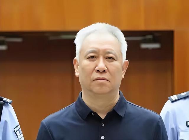 79岁林子祥携65岁叶蒨文爬长城，体力惊人胜年轻人