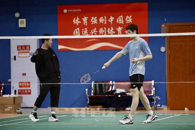 44岁奥运冠军杜丽近况曝光！嫁师弟庞伟育有一子，结婚17年被宠成公主