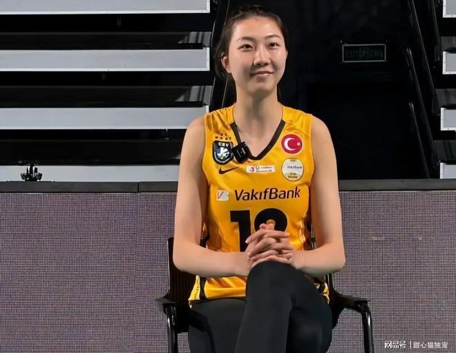 “这跟内衣有啥区别?”中学女儿的外出穿搭,让母亲绷不住了